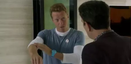 Se Chris Martins inhopp i komediserien