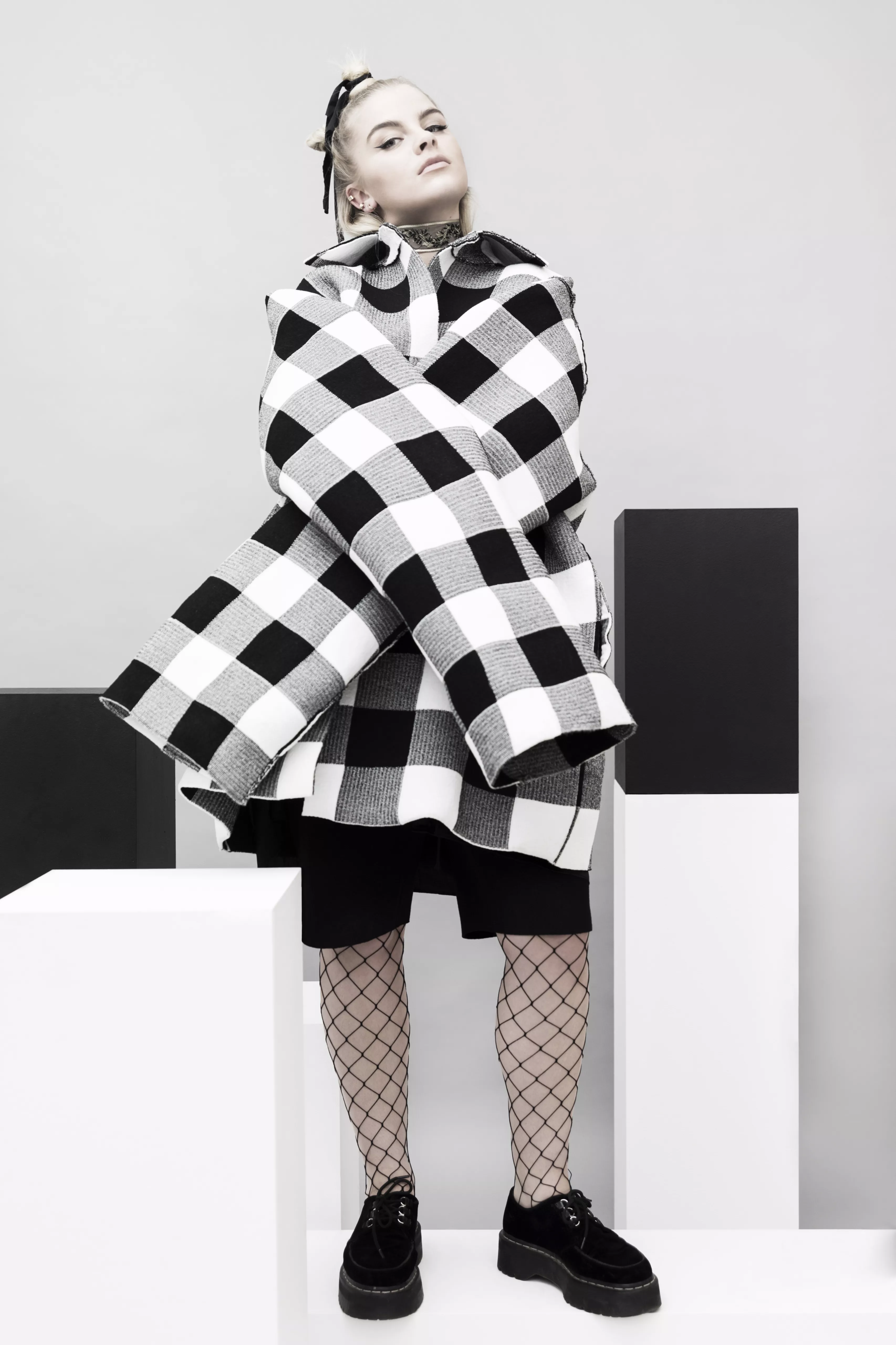 Amanda Fondell: "Handlar om en person som byggt upp mycket lögner och fasader"