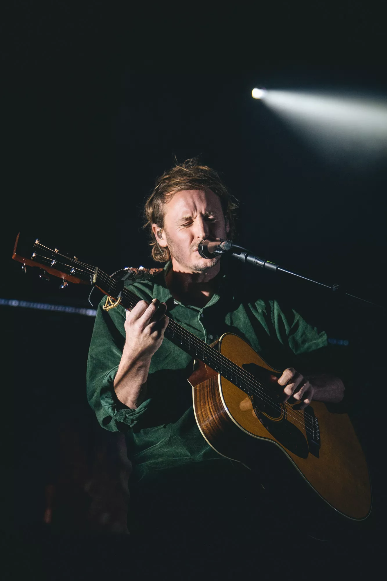 Indadvendt lydpoet lukkede publikum ind i sit melankolske univers