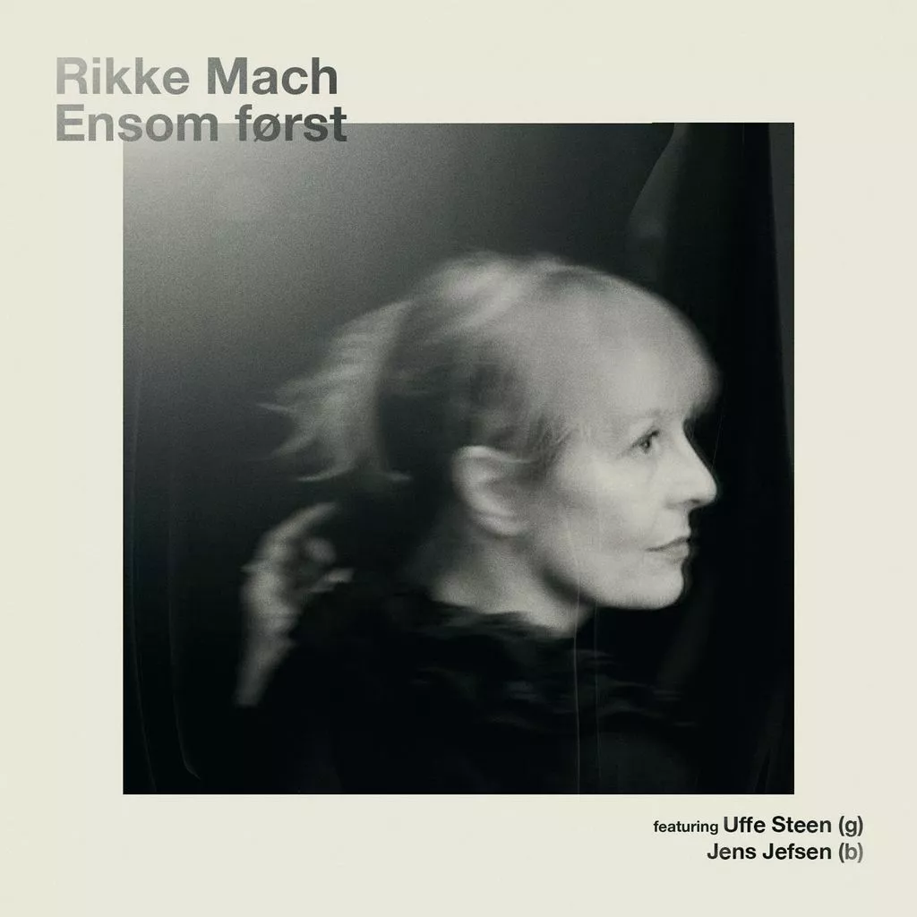 Ensom først - Rikke Mach