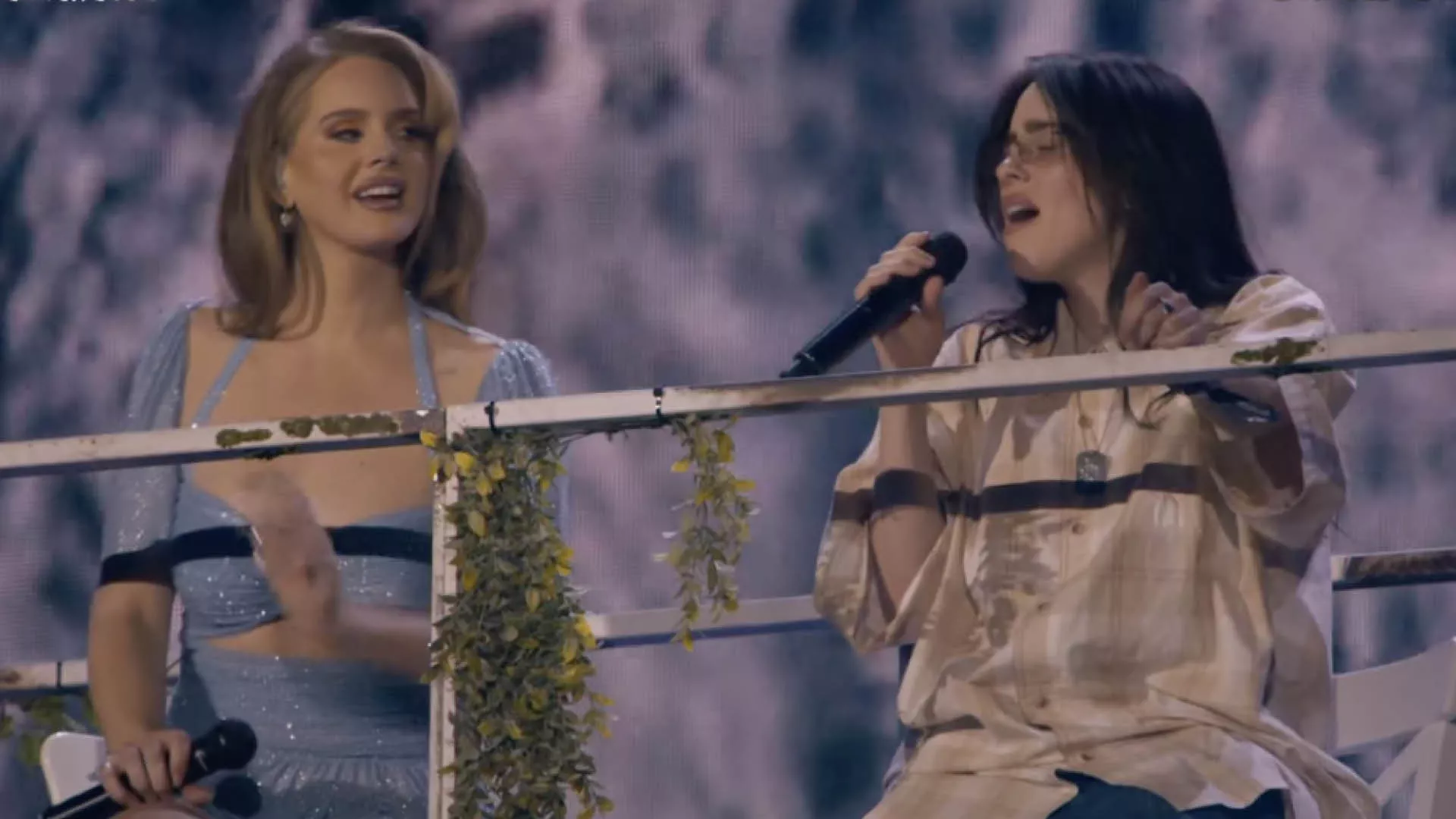 Lana Del Rey gästades av Billie Eilish under sitt headline-framträdande. Foto: YouTube Screendump.