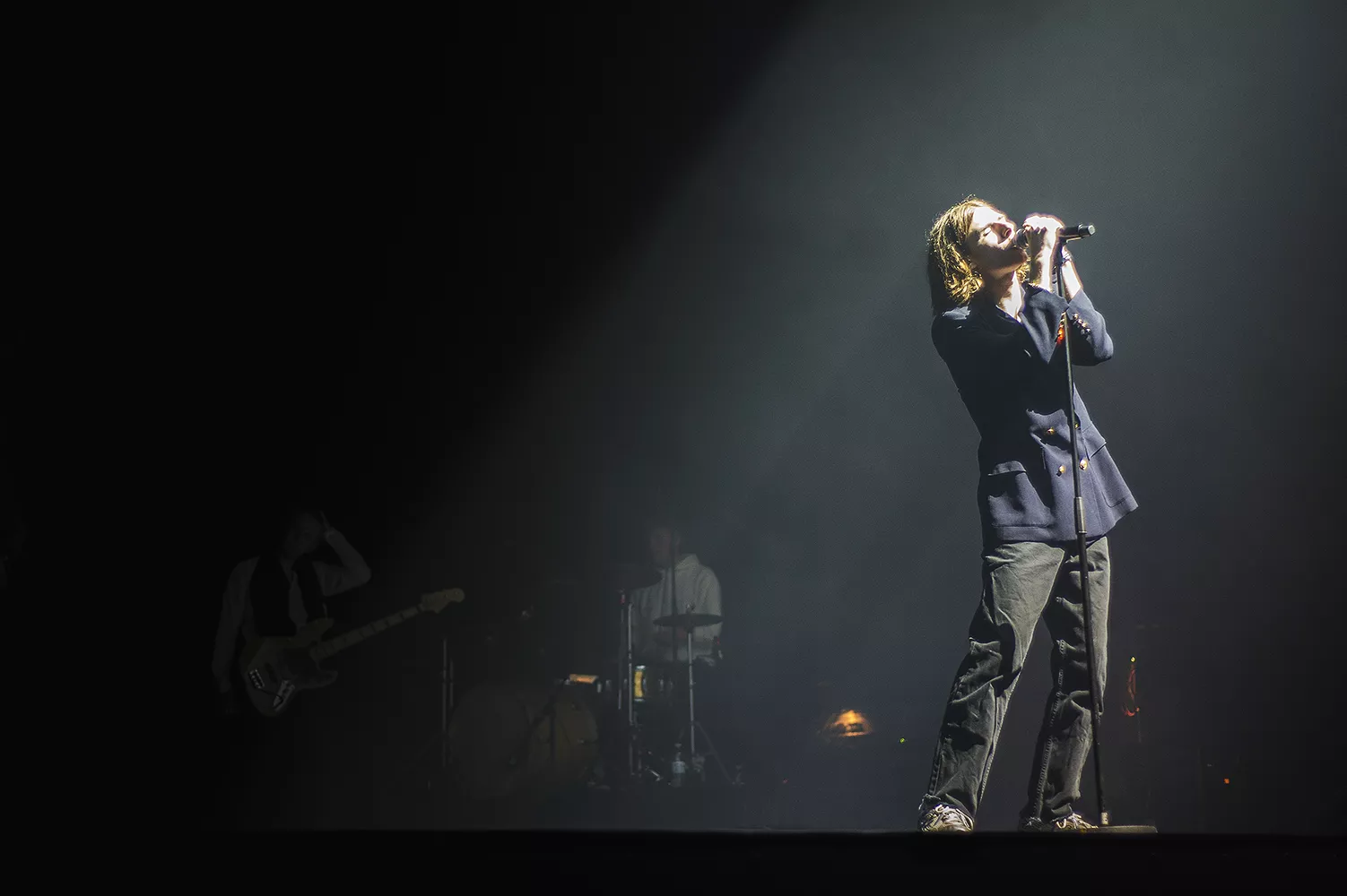 ANMELDELSE: For store til egne sko