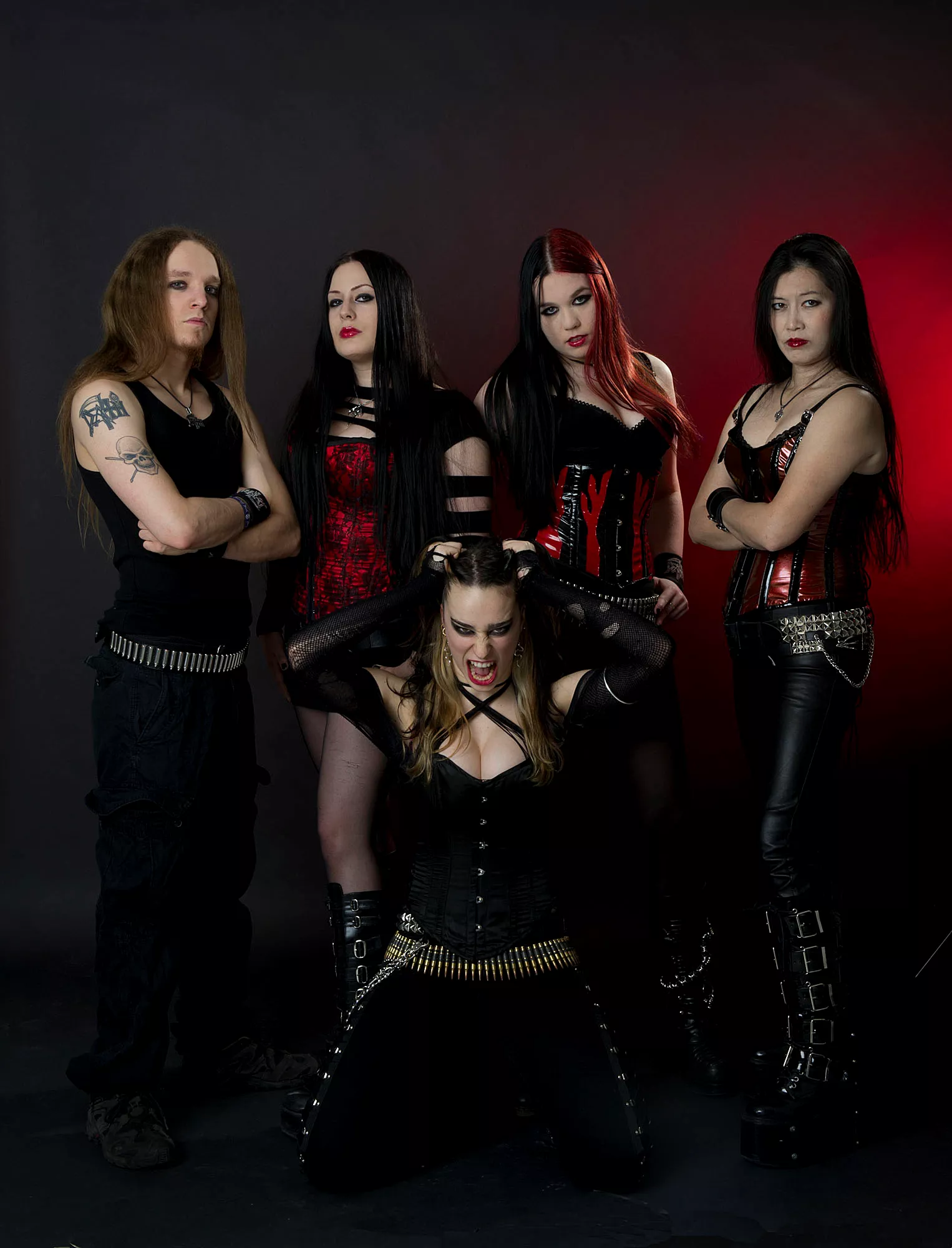 Polis stormade inspelning av musikvideo