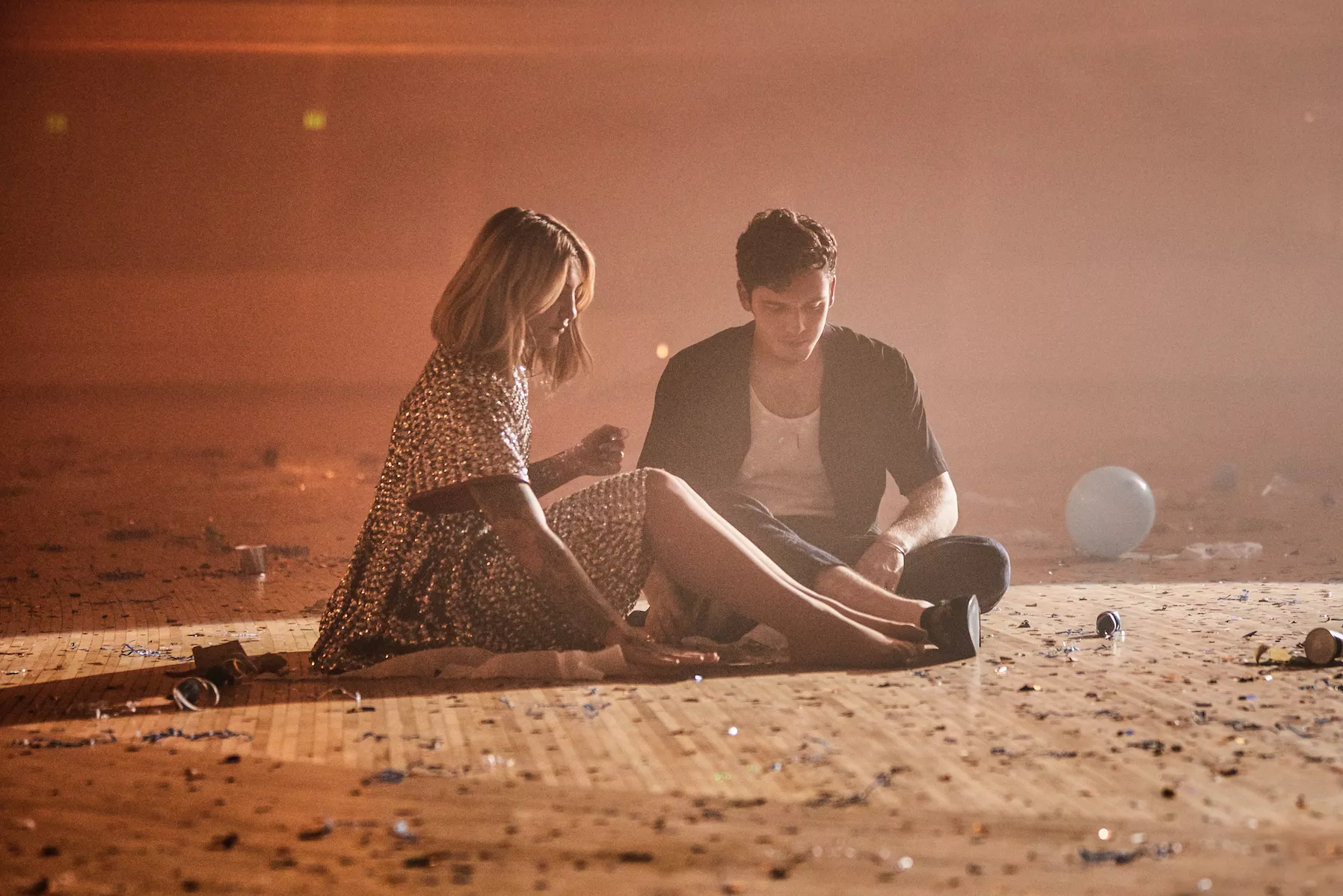 VIDEOPREMIERE: Hitmageren Lauv i smuk duet med Julia Michaels