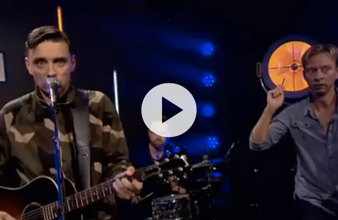 Hør ny sang med De Eneste To – med hjælp fra komikere