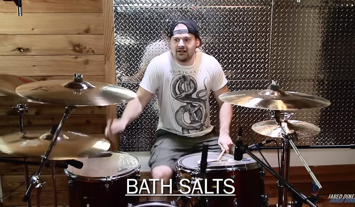 Hvordan påvirkes trommiser av dop? Dette videoklippet sier alt