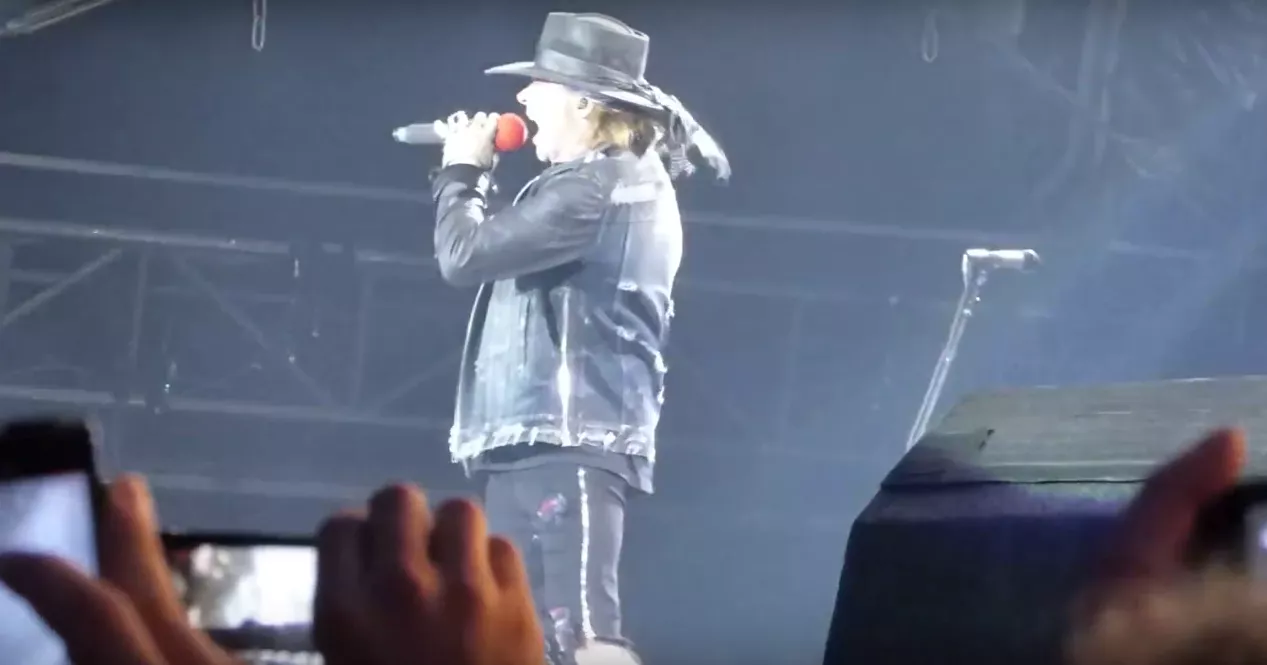 AC/DC live: Axl Rose er atter tilbage på fødderne