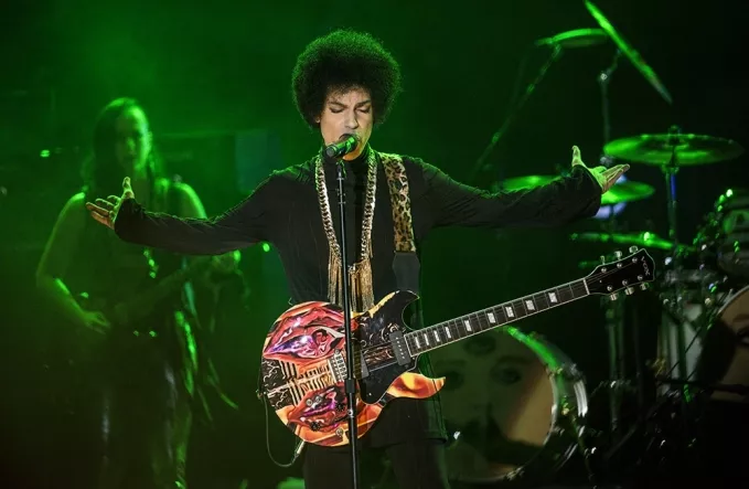 Hør Prince sin siste konsert i sin helhet