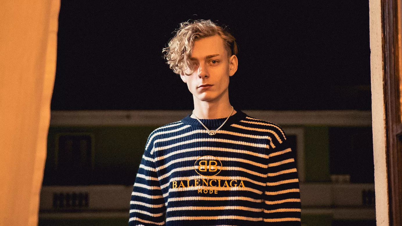 Ny single hylder venskabet