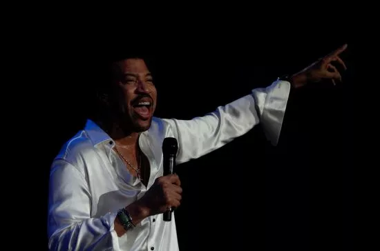 Lionel Richie udgiver nyt i marts
