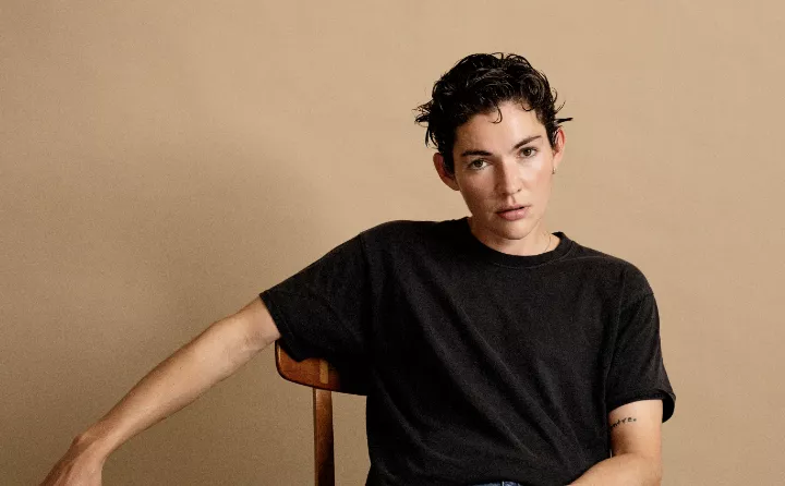 HVAD SKAL MAN KALDE ÉN SOM MIG? Freja Kirk udgiver sin første dansksprogede single 