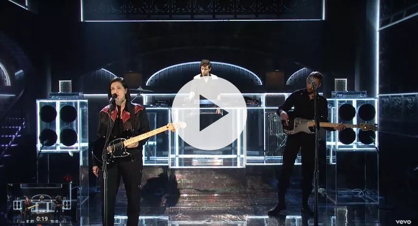 Video: The xx optræder med to nye numre i Saturday Night Live
