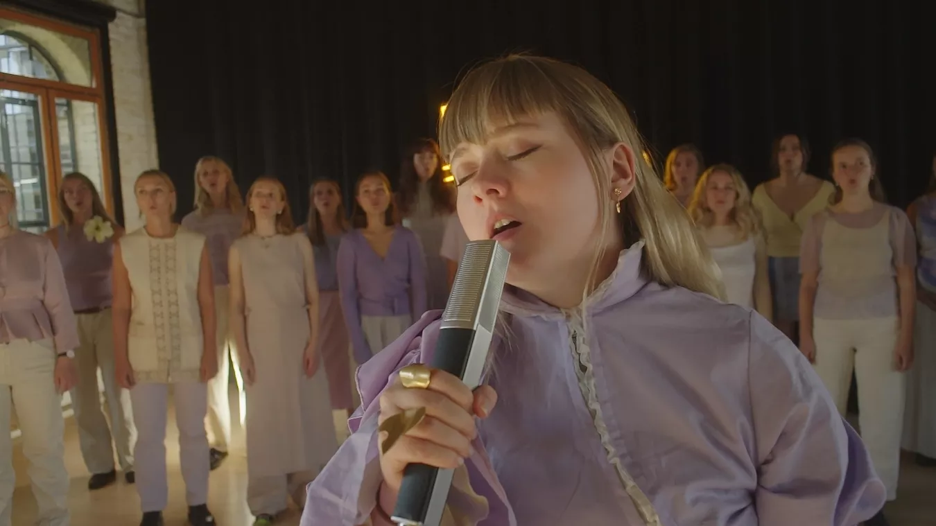 VIDEO: Yör giver et varmt sensommerkram på ny livesession