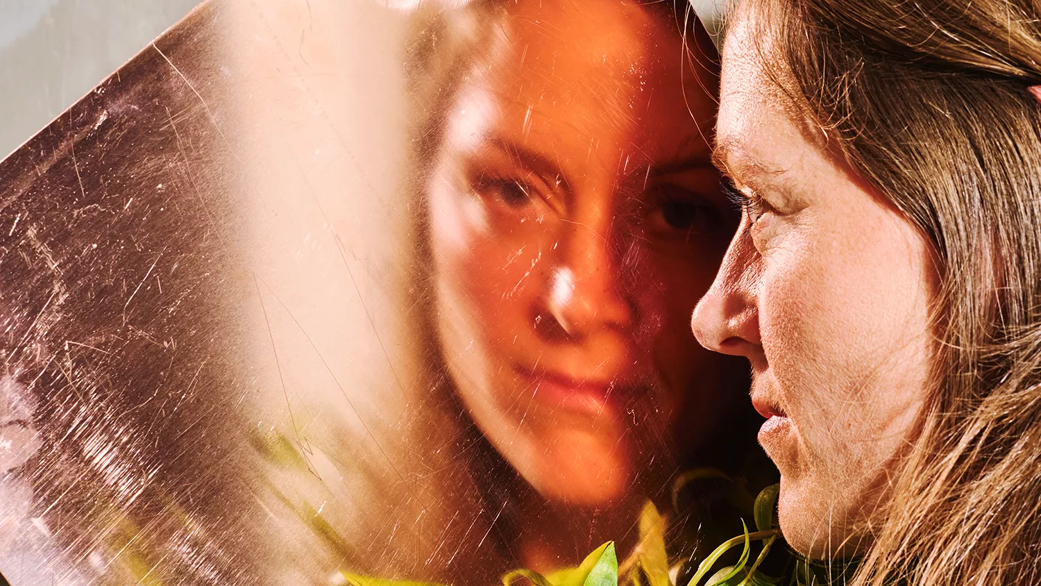 Efter 10 års tavshed har hun aldrig lydt mere nærværende