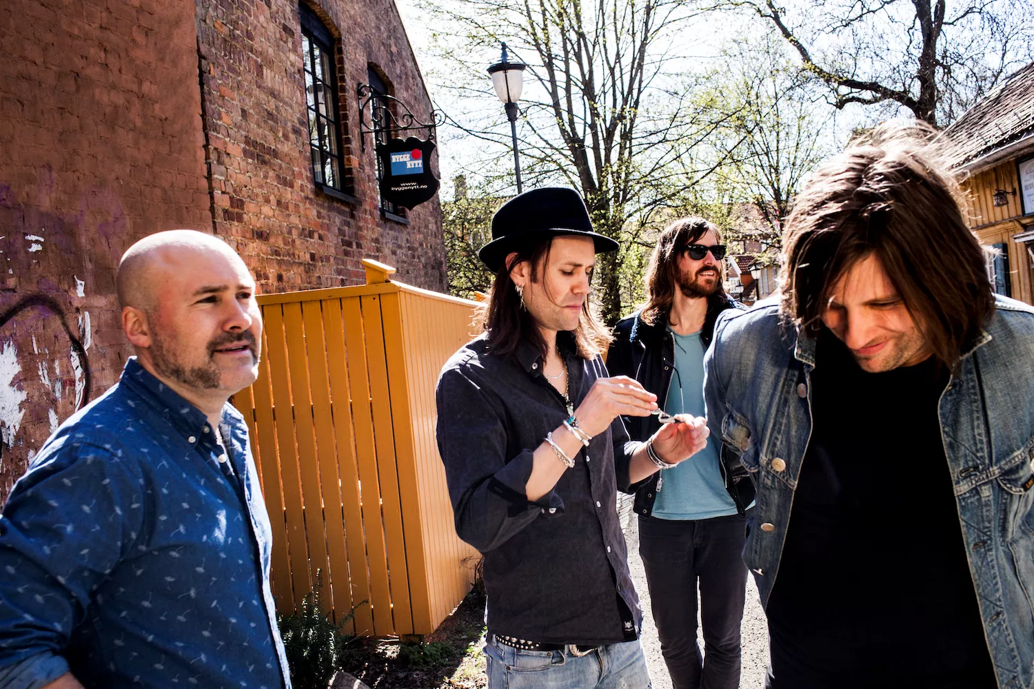 Hør El Cueros nye låt med Monica Heldal