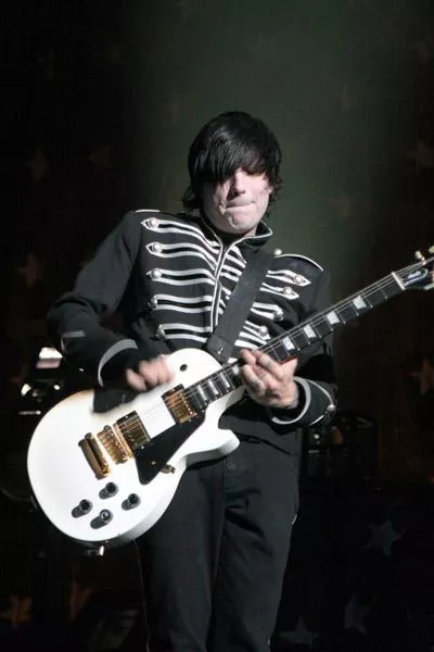 My Chemical Romance-guitarist går solo