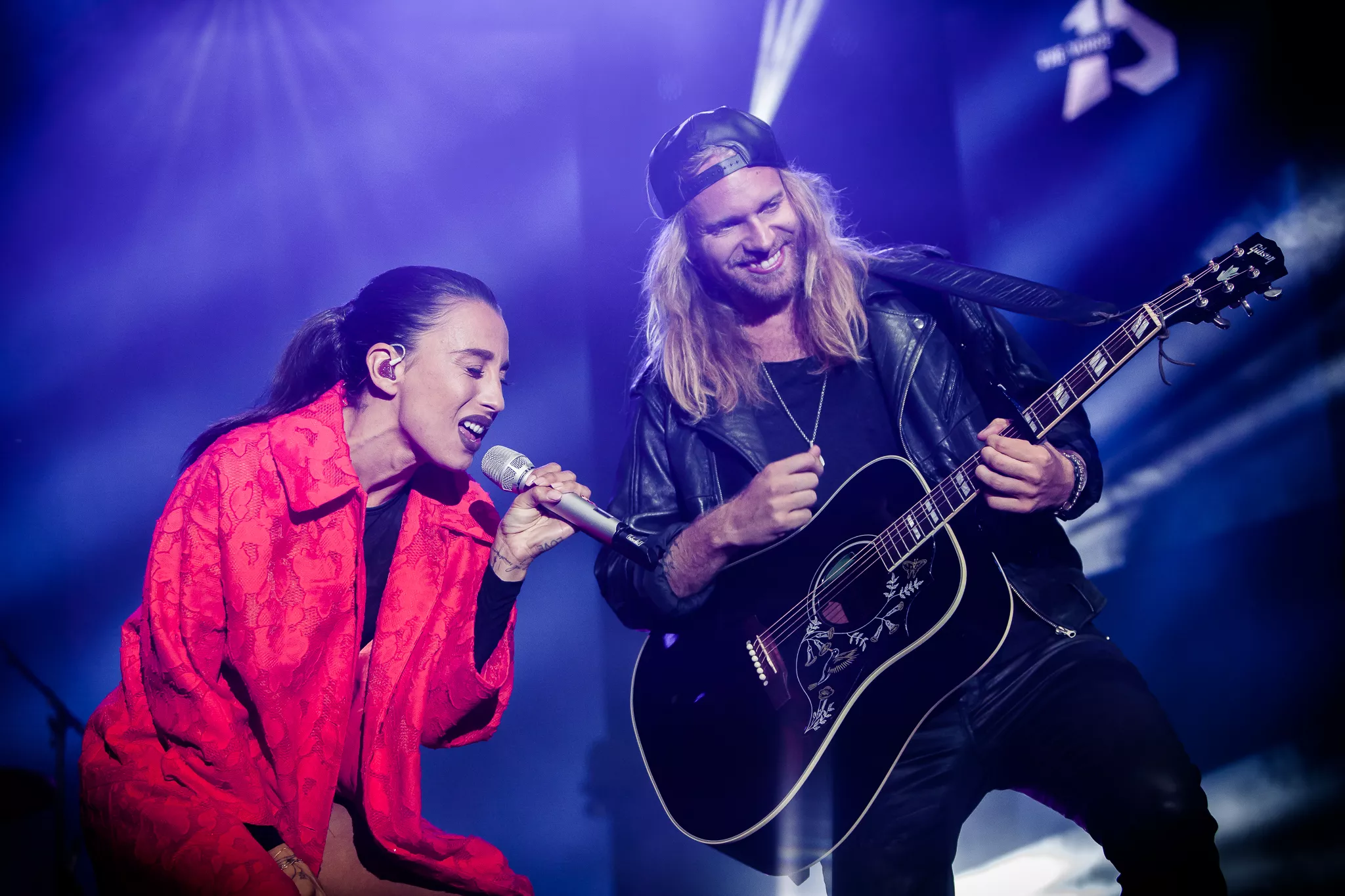 Medina giver akustiske kirkekoncerter 