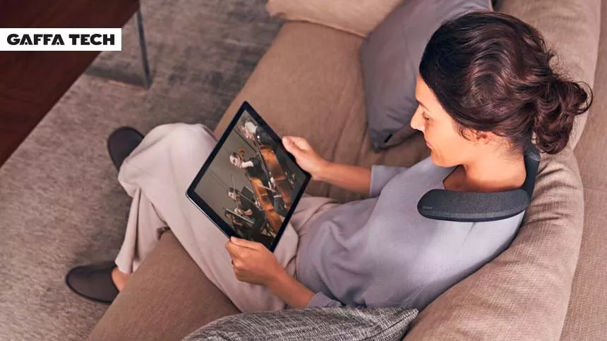 Tag højttaleren rundt om nakken