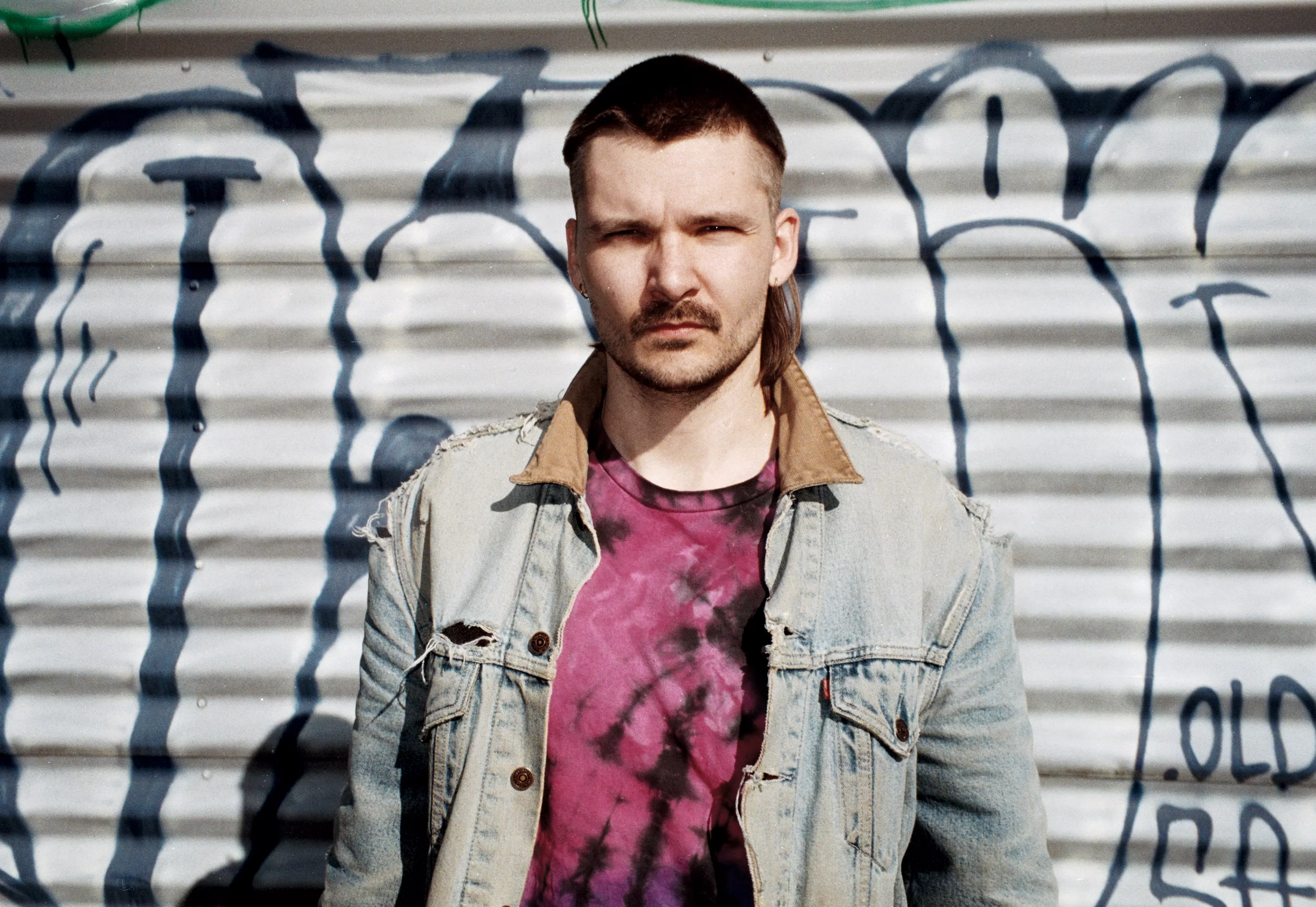 Lou Z maler tykt og frådende med sine ufilterede fuzz-pedaler, men mister pusten undervejs