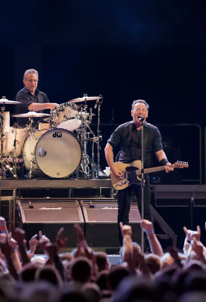 Se Bruce Springsteen spille Highway To Hell
