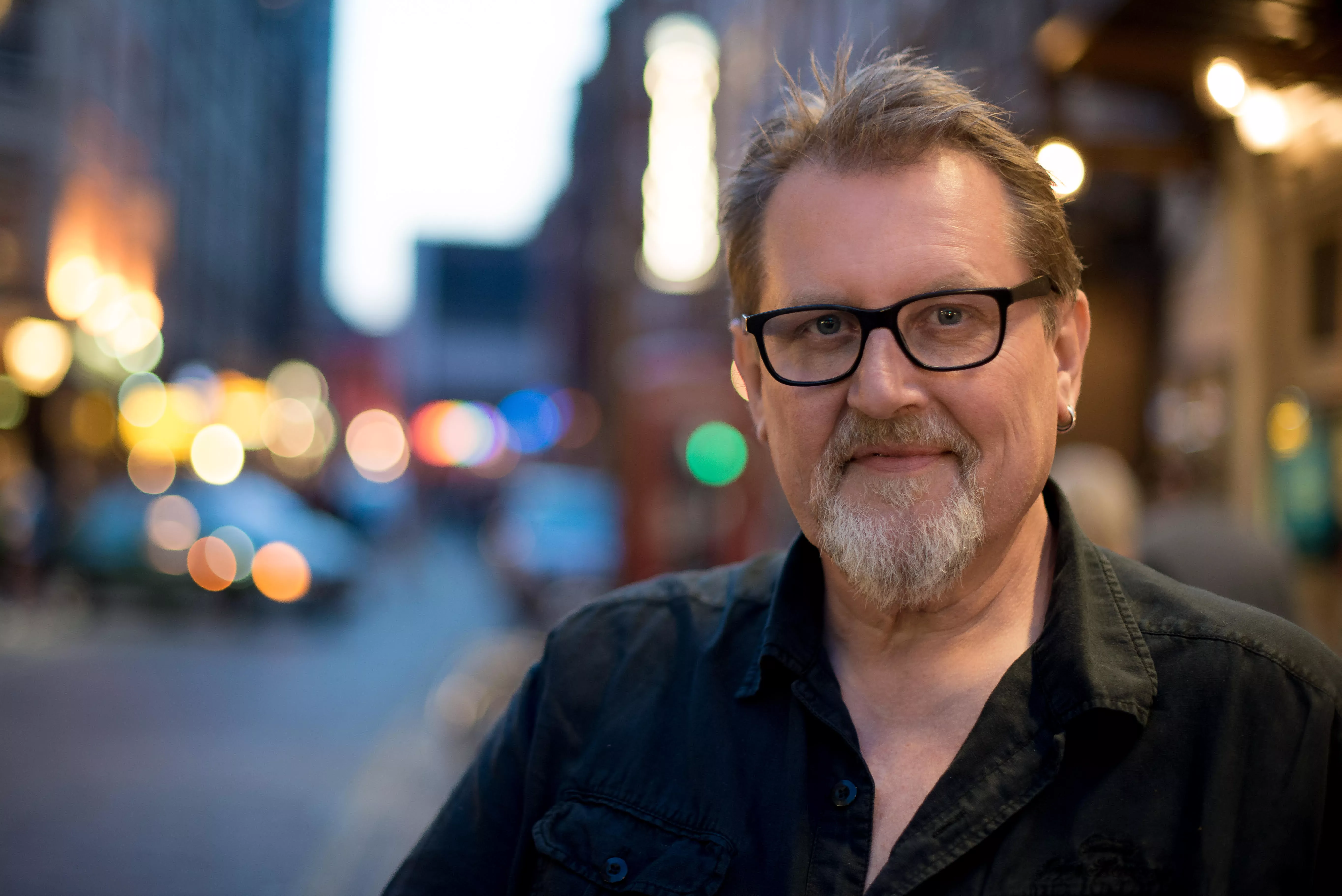 Billede af Alex Nyborg Madsen, der er en af de to værter bag Radio Mars