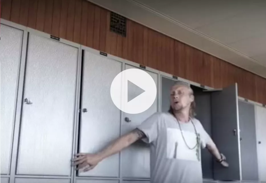 Se när lärare i Göteborg tackar av klass på bästa vis