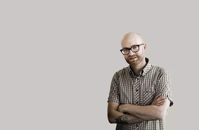 Pato synger på dansk