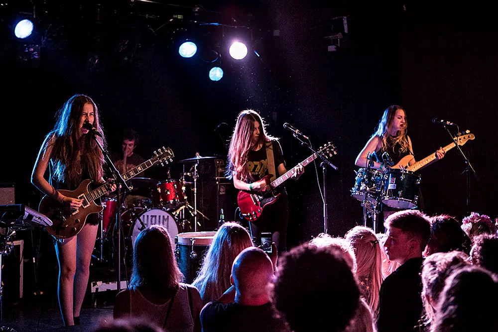 Haim till Sverige i vår