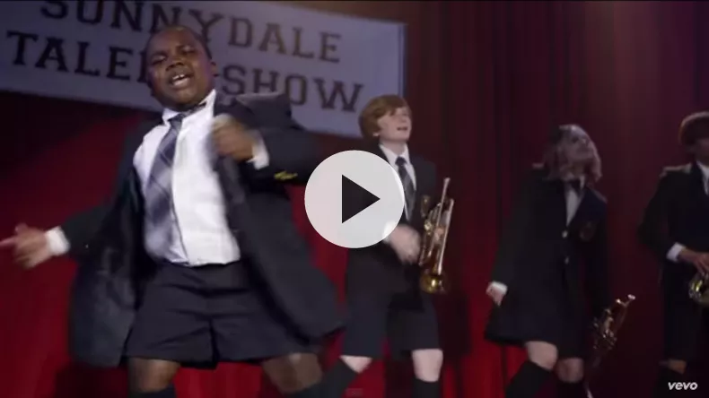 Mark Ronson klar med underholdende talentshow-video