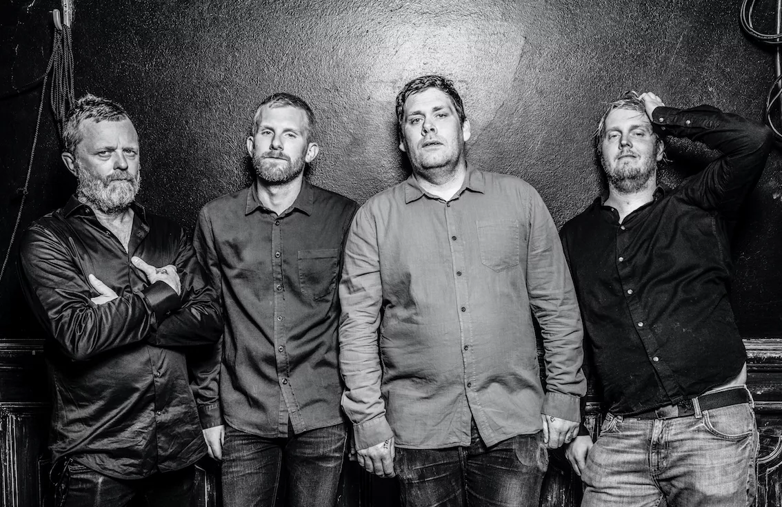 Svensk supergrupp ger sig på indieklassiker