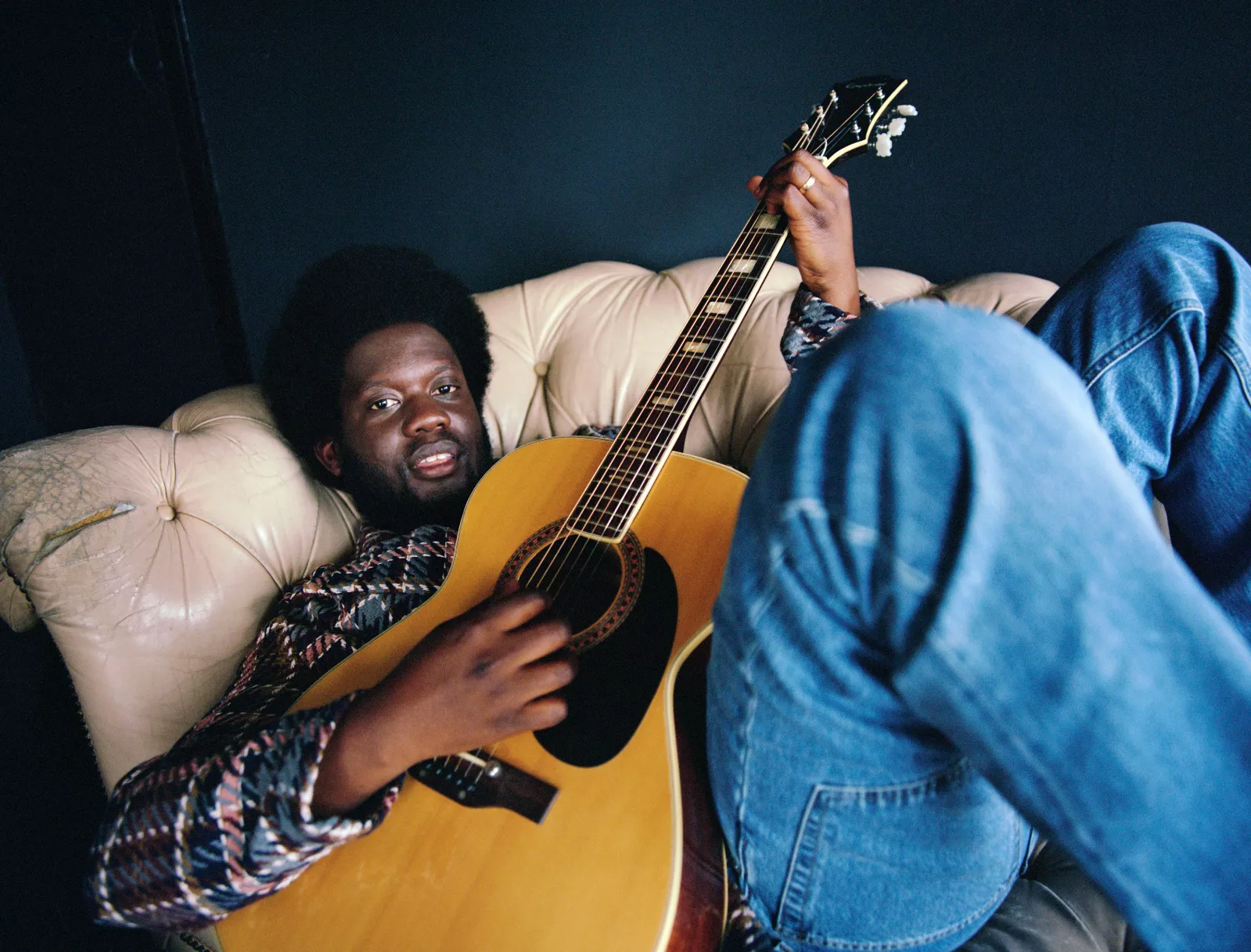 MICHAEL KIWANUKA-INTERVIEW: "Vi må stoppe med at være så hårde ved os selv!"