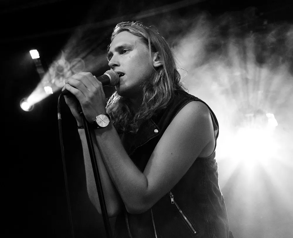 Emmaboda släpper artister