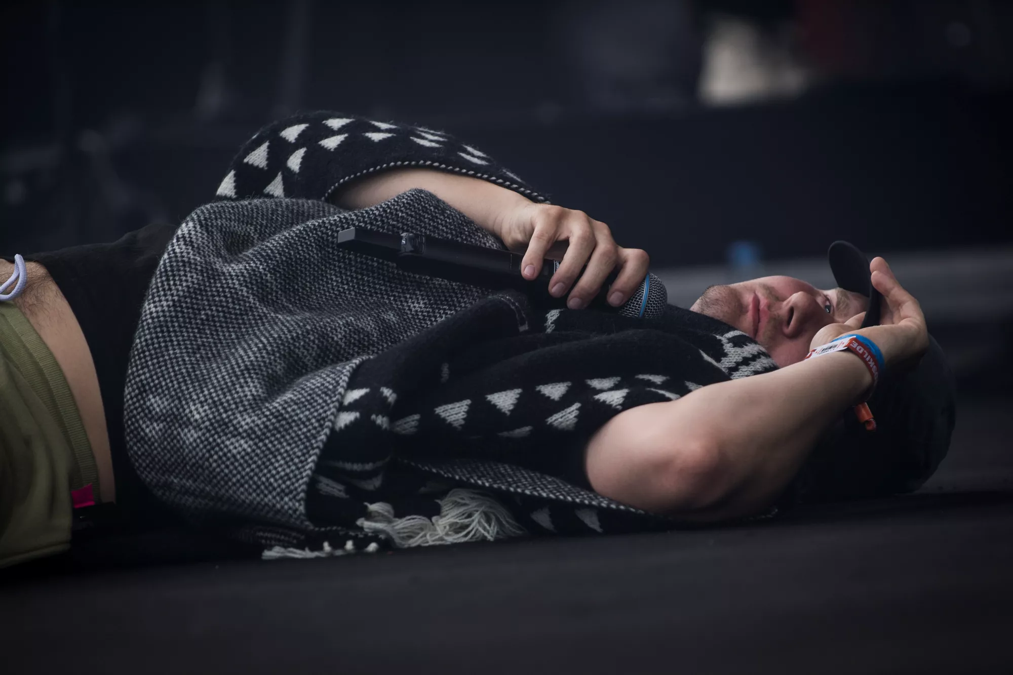 Solid Orange Scene-åbning fik de friske til at smide tøjet