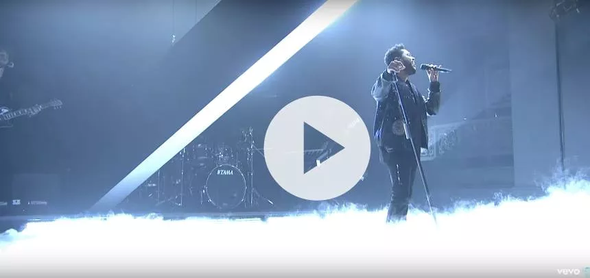 Se The Weeknd optræde i Saturday Night Live