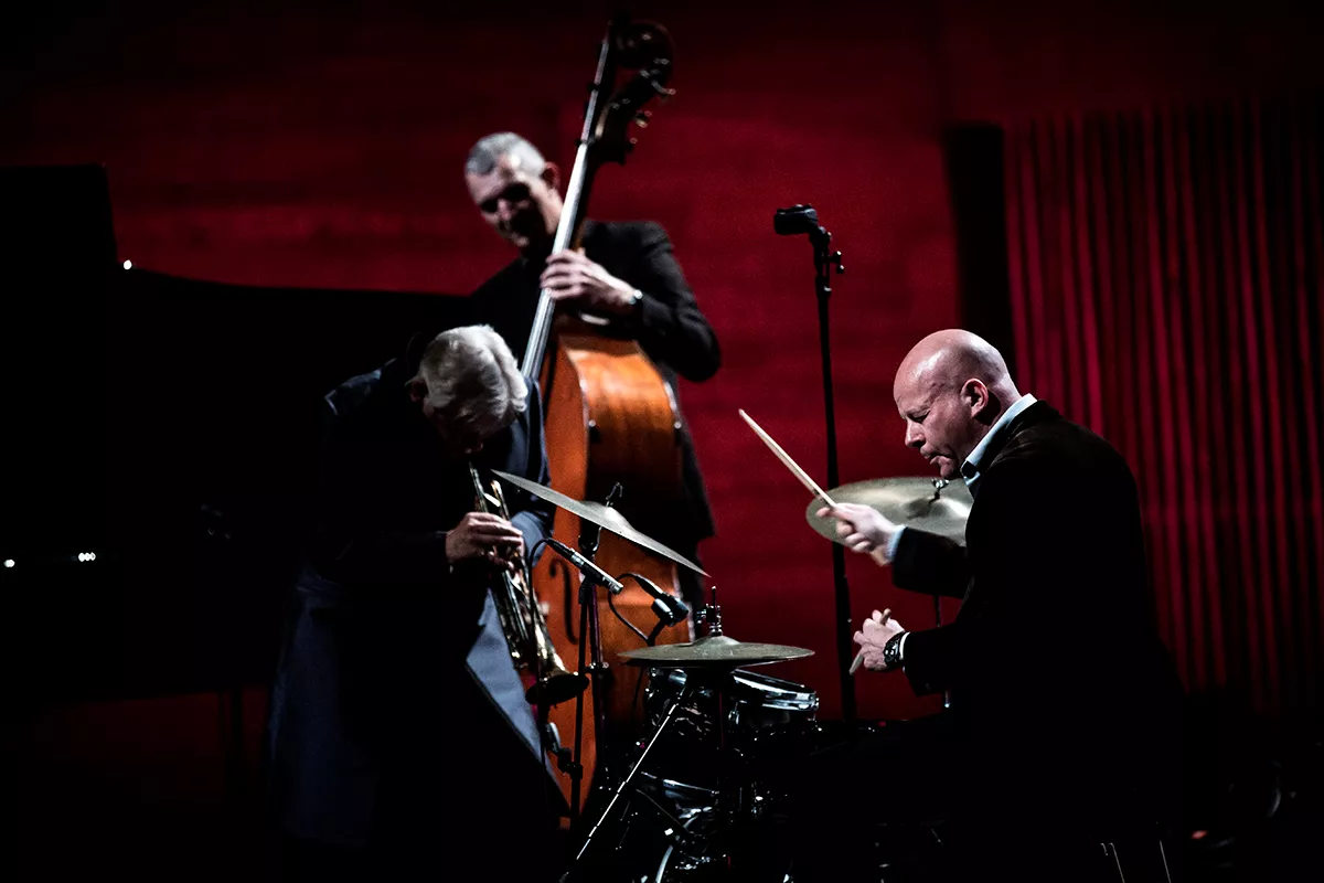 Oplev Thomas Blachman bag trommerne i Jazzhouse 