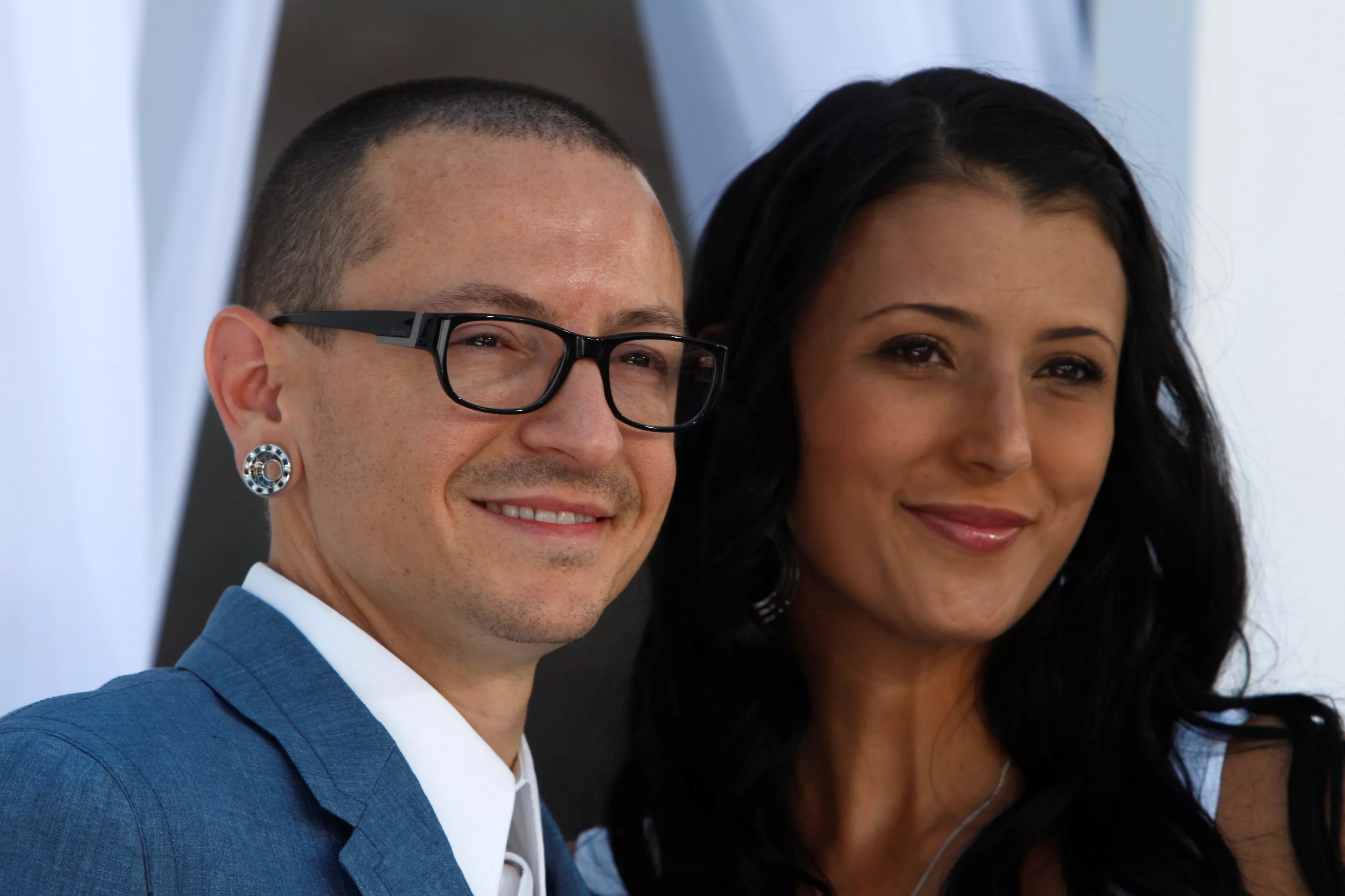 Chester Benningtons enke deler sønnens musik