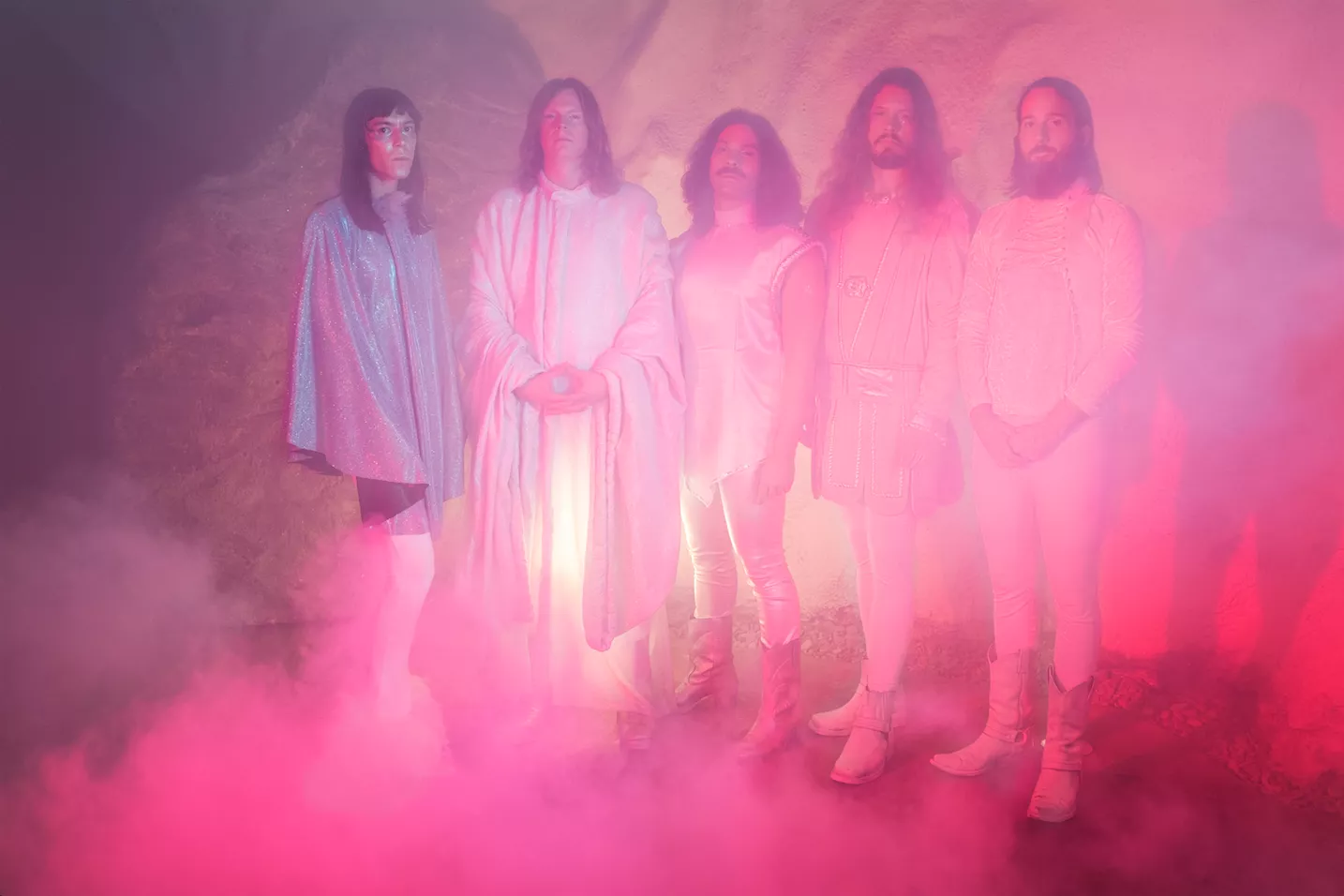 VIDEOPREMIÄR: Hällas – Carry On