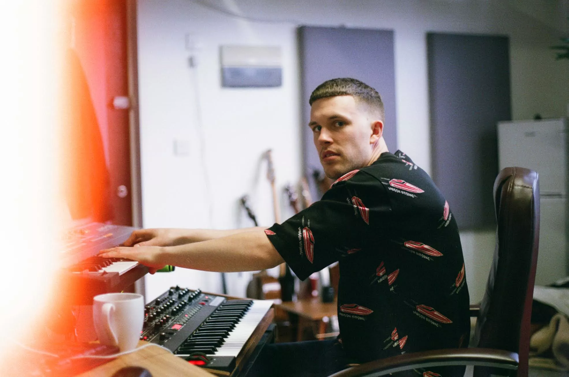 ANMELDELSE: Når støbeskeen flyder over med pop-potentiale