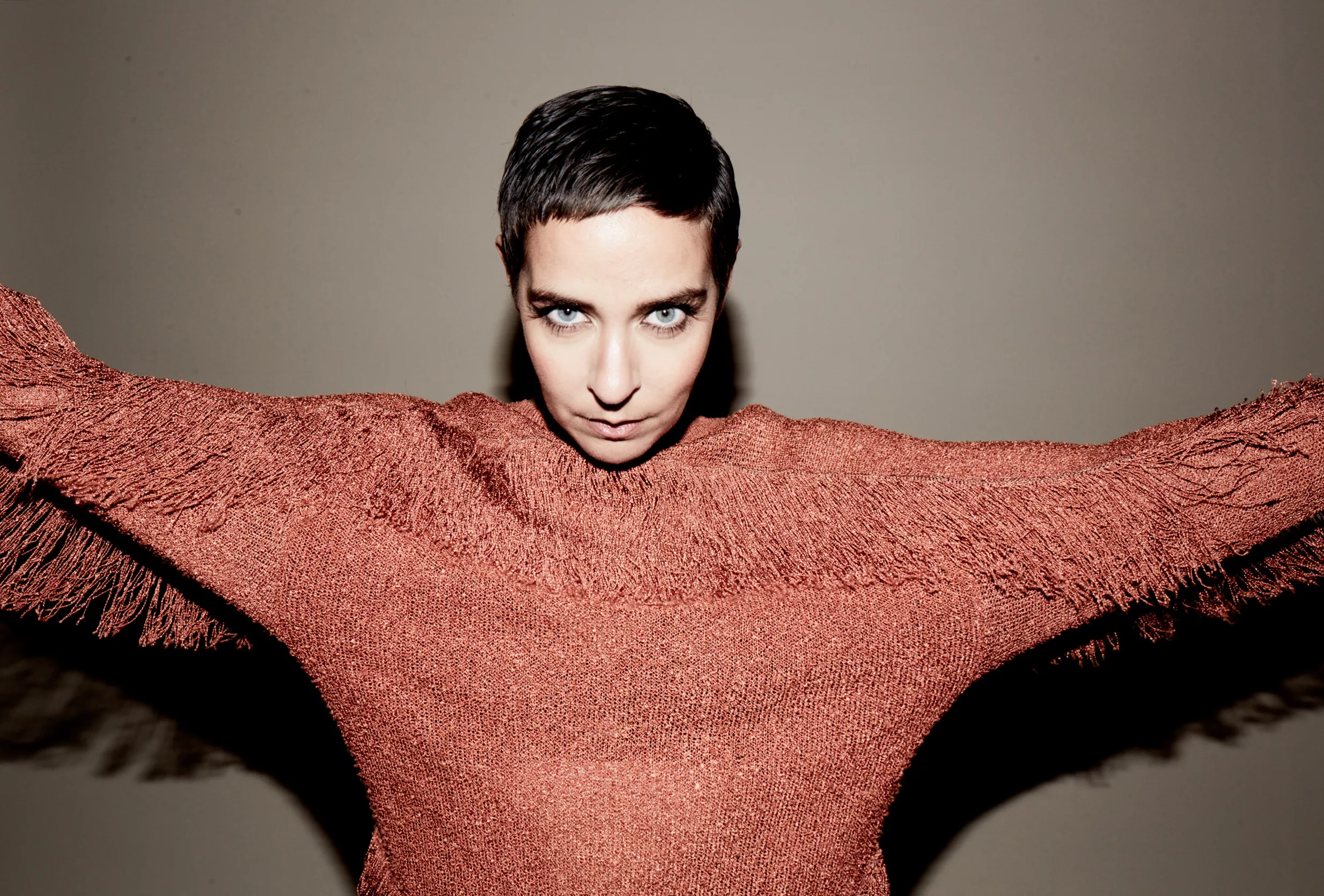 Premiere: Se Louise Harts nye musikvideo