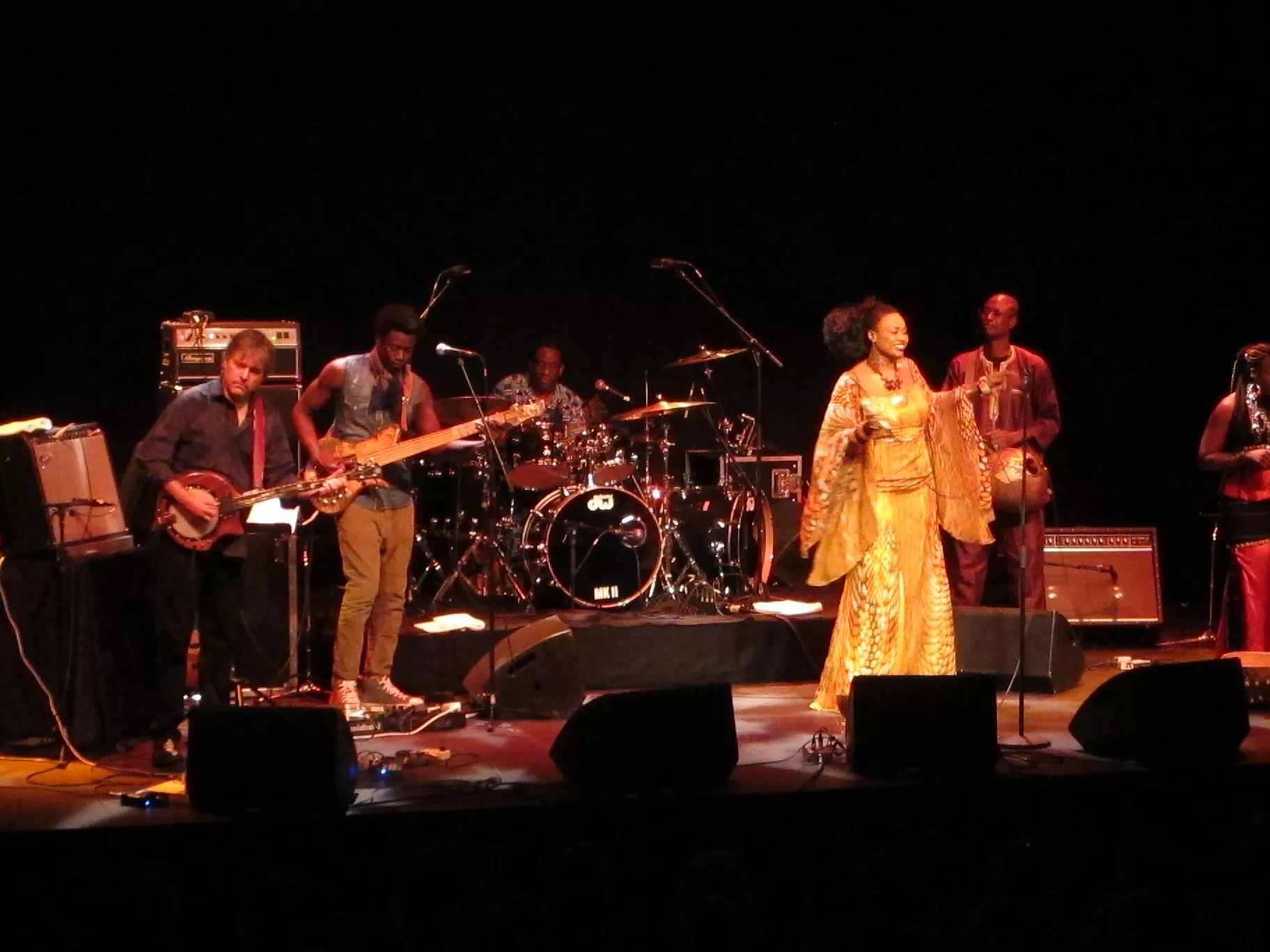 Oumou Sangare & Bela Fleck: Viften, Rødovre