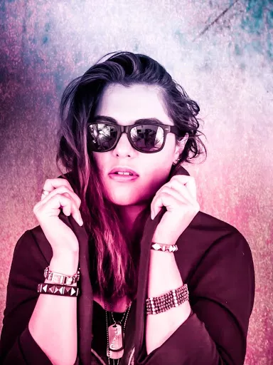 BÄST JUST NU: Nytt namn på den glänsande retrowave-himlen