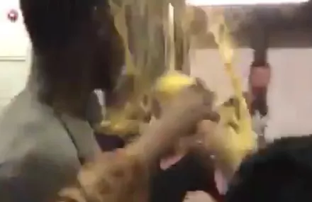 Her kaster rapperen suppe på en rasist