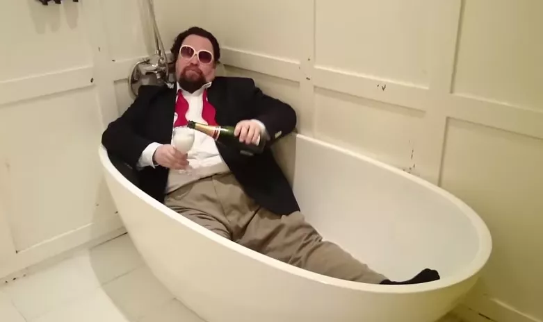 Se Edward Bloms version av Gangnam Style