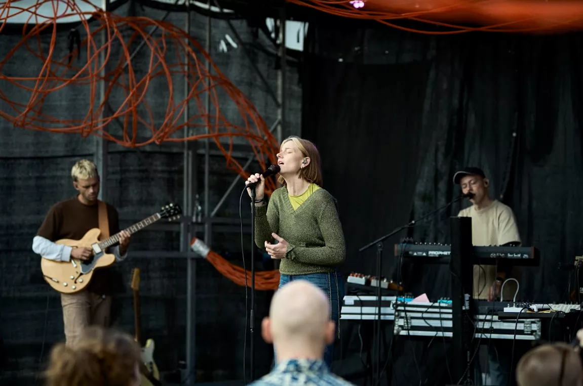 Fødselar fængede med forpligtende vokal