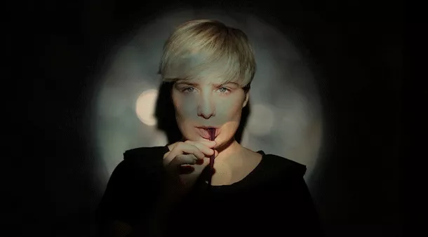 Soffie Viemose opfører debutalbum live