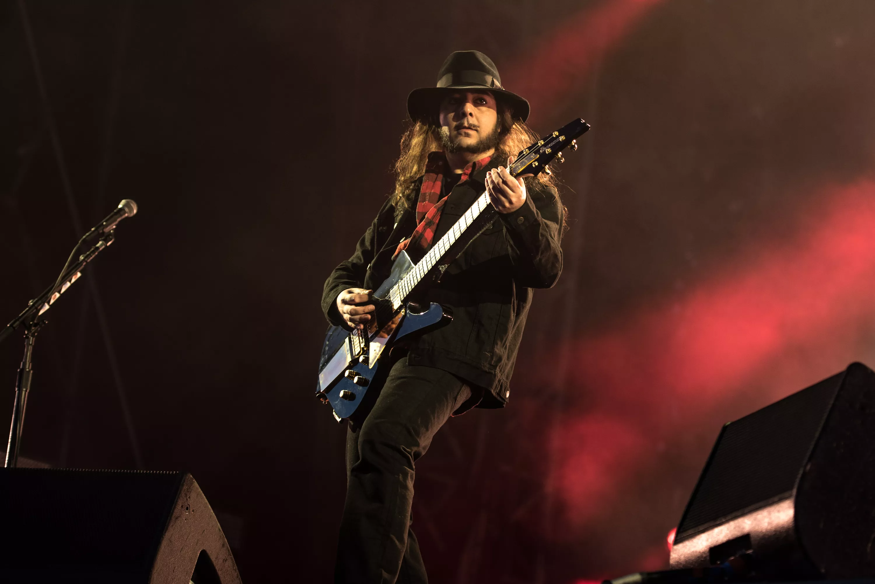 Rockstjärnan kritiseras för massmördar-hyllning