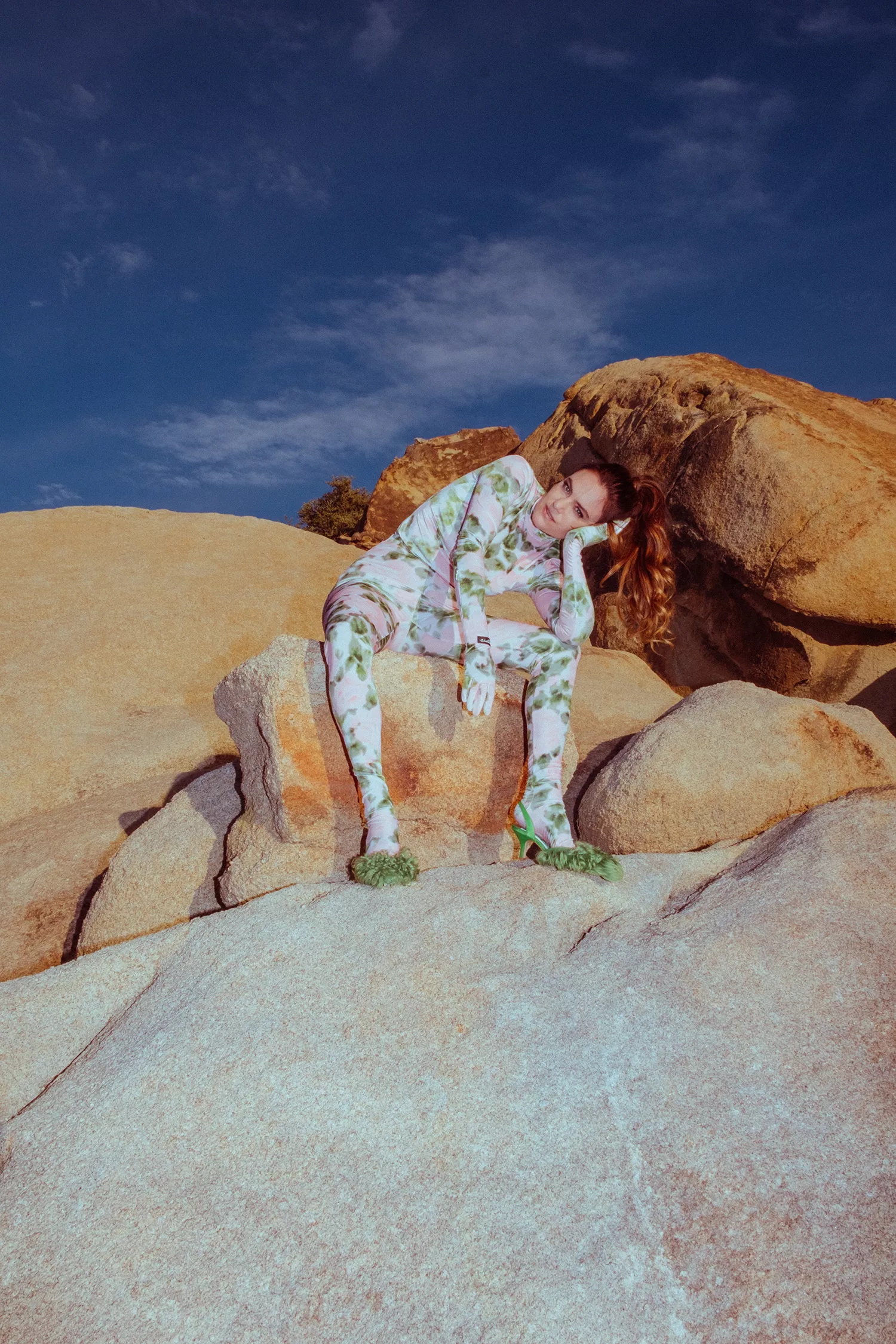 Fra blå himmel og blomster i håret til røde læber og klistret dansegulv