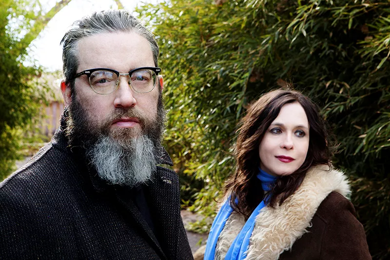 Svevende tekopper, guder i leire og spøkelser i trærne