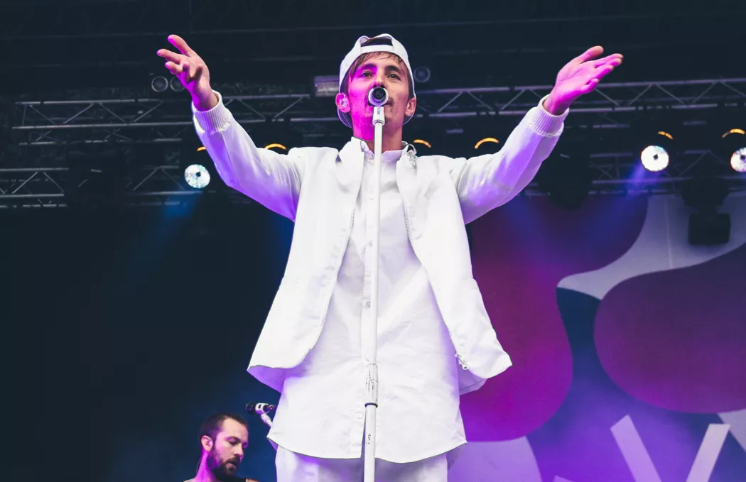 Chatta med Daniel Adams-Ray ikväll