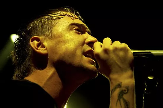 Peace & Love slår några hårda slag